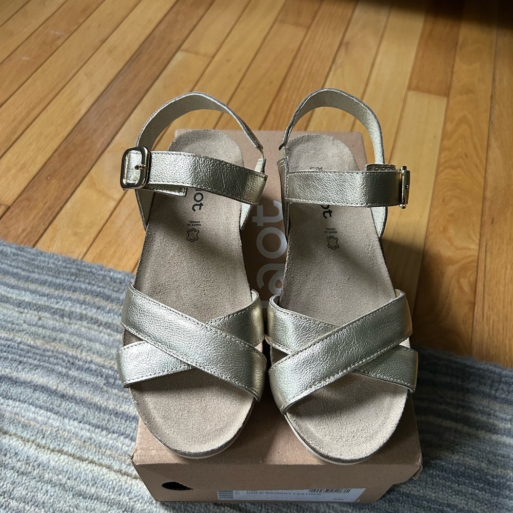 ❌SOLD❌NIB Naot Throne Gold Strappy Sandals - Picture 5 of 10